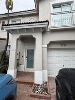 5724 NW 112th Pl in Doral, FL - Building Photo