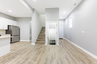 2800 S St Louis Ave in Chicago, IL - Foto de edificio - Building Photo