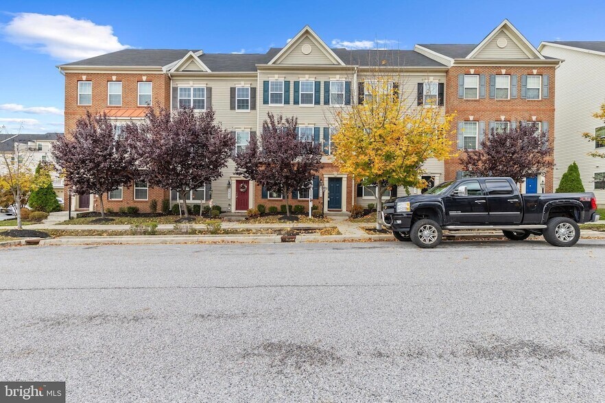 7035 Southmoor St in Elkridge, MD - Foto de edificio