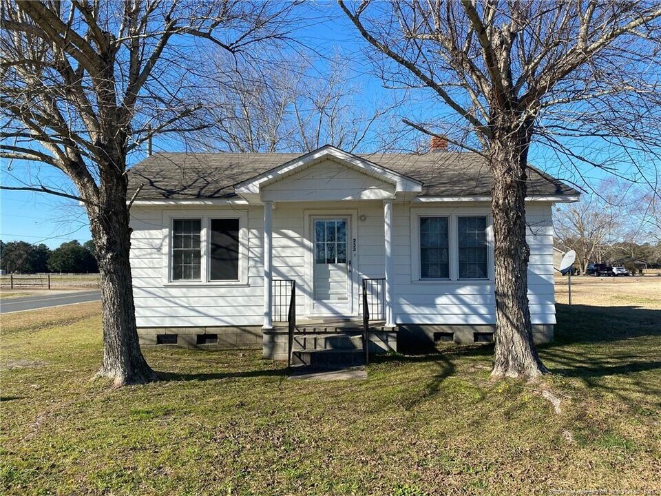 233 S Broadridge Rd in Orrum, NC - Building Photo