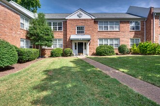 1112 Clifton Ln in Nashville, TN - Building Photo - Building Photo