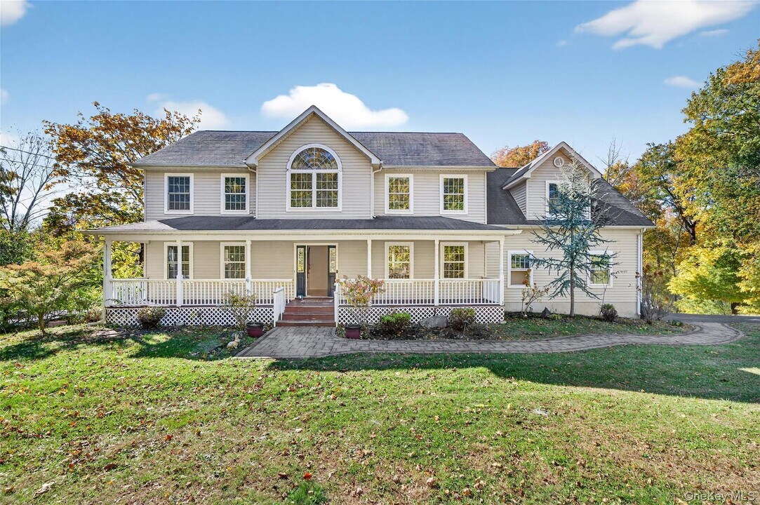 1281 NY-208 in Monroe, NY - Building Photo