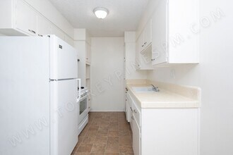 4853 Orchard Ave-Unit -06 in San Diego, CA - Foto de edificio - Building Photo