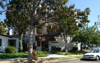 202 N Cedar St in Glendale, CA - Building Photo - Building Photo