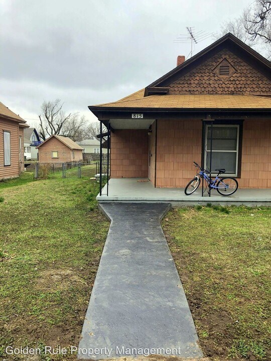 815 N Washington St in Hutchinson, KS - Foto de edificio
