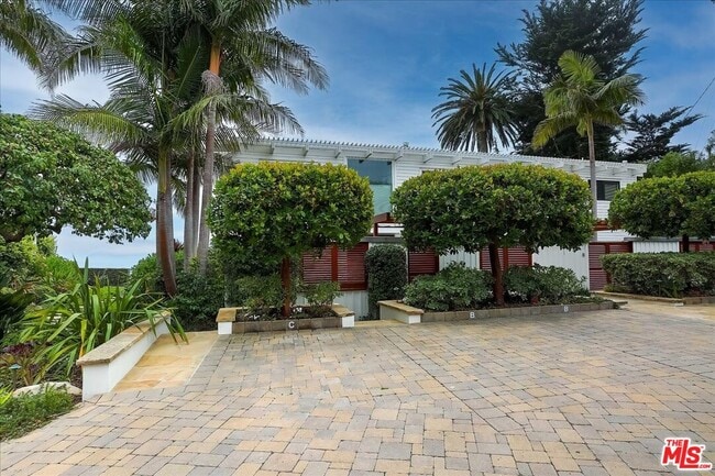 1500 Miramar Beach in Santa Barbara, CA - Building Photo - Building Photo