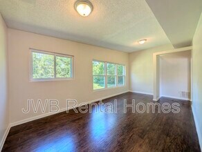 2710 Rogero Rd in Jacksonville, FL - Building Photo - Building Photo
