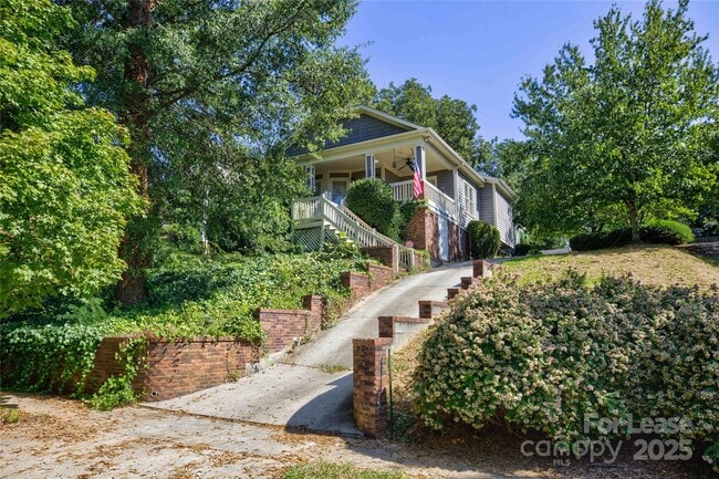 property at 909 Woodruff Pl