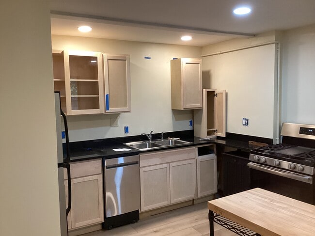 4 Old Bay Rd, Unit 4B in Belchertown, MA - Building Photo - Building Photo