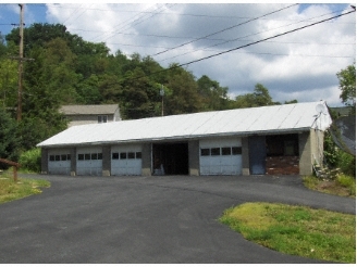 208 Division Ln in Vanport, PA - Foto de edificio - Building Photo