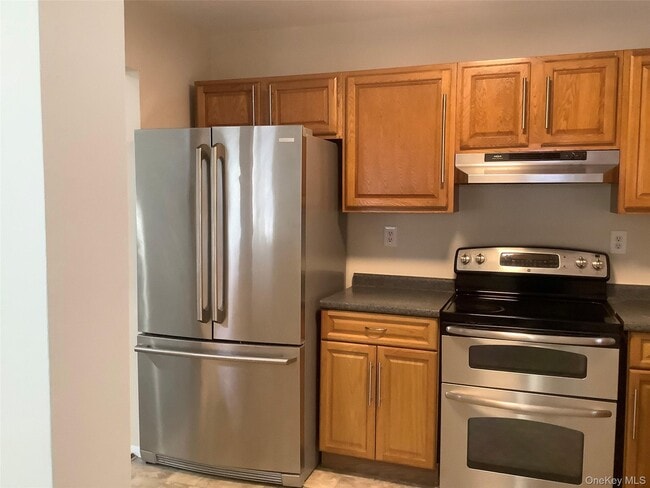 89 Bedford Ave in Mastic, NY - Building Photo - Building Photo