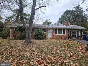 600 Madison St in Herndon, VA - Building Photo - Building Photo