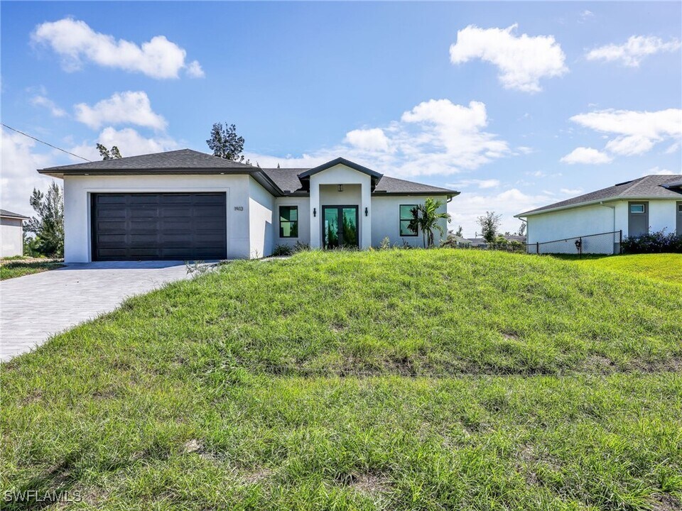 1913 NW 24th Ave in Cape Coral, FL - Building Photo