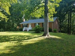 2703 Indian Run Rd in Amissville, VA - Building Photo - Building Photo
