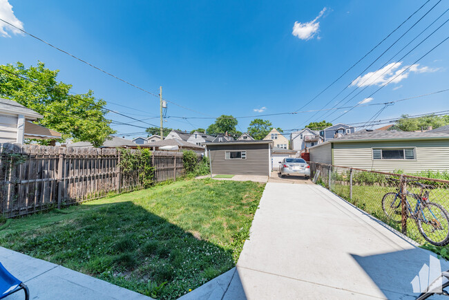 2923 N Avers Ave, Unit 2 in Chicago, IL - Building Photo - Building Photo