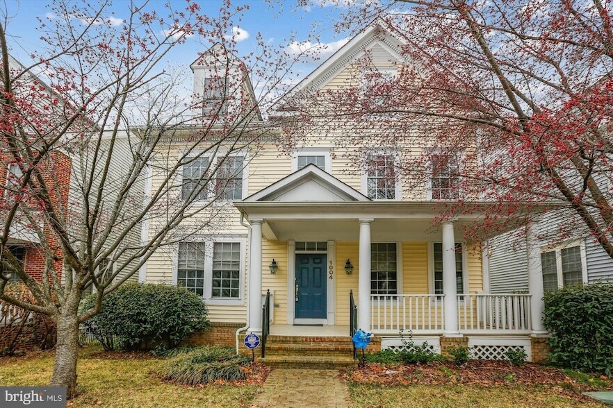 1004 Gaither Rd in Rockville, MD - Building Photo