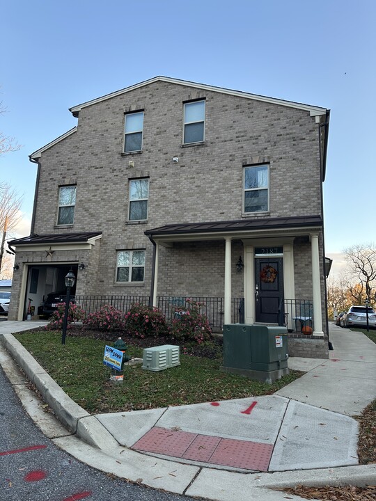 2187 Half Moon Pl NE in Washington, DC - Foto de edificio