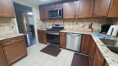 2413 Autumndale Dr in Mesquite, TX - Building Photo - Building Photo