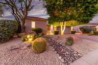 6892 E Nightingale Star Cir in Scottsdale, AZ - Foto de edificio - Building Photo