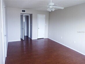 4109 Lake Bayshore Dr, Unit 407 in Bradenton, FL - Building Photo - Building Photo