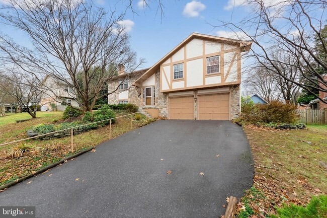 1726 Glastonberry Rd in Rockville, MD - Foto de edificio - Building Photo