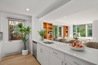 975 Memorial Dr in Cambridge, MA - Building Photo - Building Photo