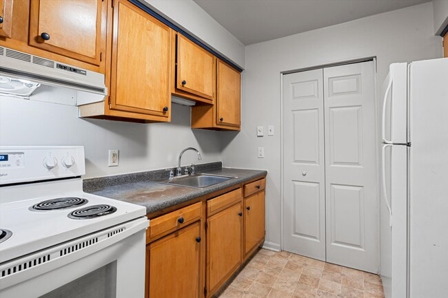 Riverbend Apartments in Clarksburg, WV - Building Photo - Building Photo