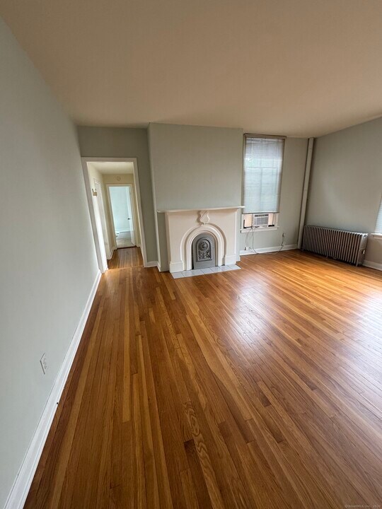 218 Flax Hill Rd in Norwalk, CT - Building Photo