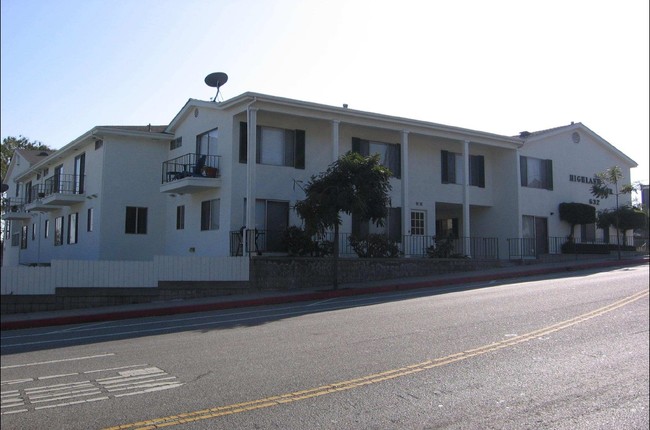 Highland Manor in Santa Monica, CA - Building Photo - Building Photo