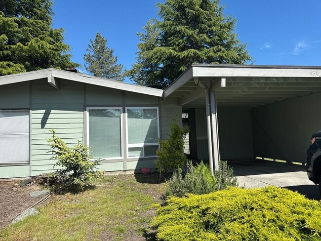 property at 430 N 21st St