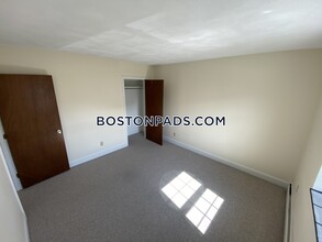 4 Brattle Dr in Arlington, MA - Building Photo - Building Photo