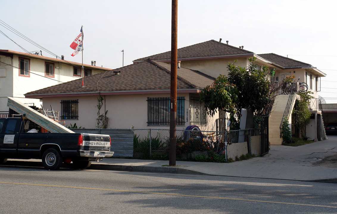 10522 S Inglewood Ave in Inglewood, CA - Building Photo