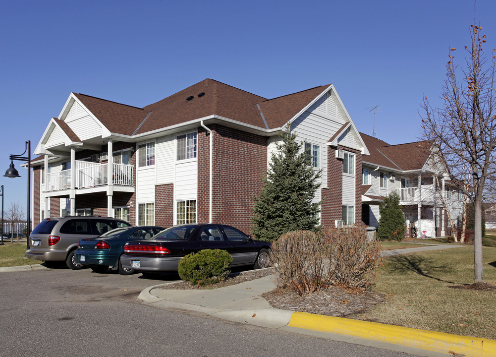 Swisshelm Village Apartments in St. Cloud, MN - Building Photo