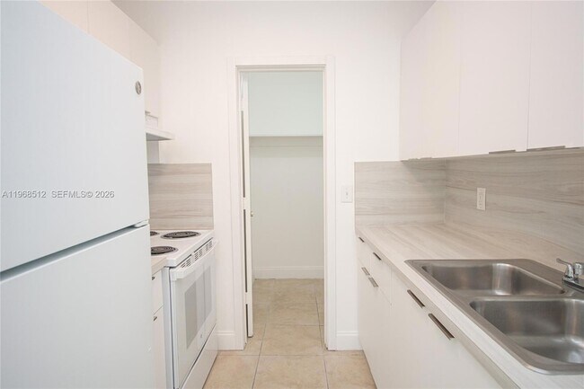 831 NW 1st Ave, Unit 4 in Fort Lauderdale, FL - Building Photo - Building Photo
