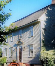 37 Marsh St in Newport, RI - Building Photo - Building Photo