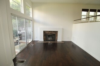 1081 Barber Ln in Ventura, CA - Building Photo - Building Photo