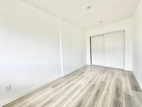 318 S Mariposa Ave in Los Angeles, CA - Foto de edificio - Building Photo