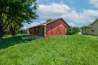 5915 E Pembrook Cir in Wichita, KS - Building Photo - Building Photo