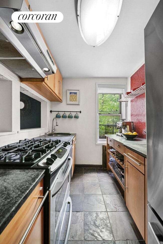 340 Haven Ave in New York, NY - Building Photo - Building Photo