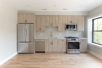 2535 N Campbell Ave, Unit 2 in Chicago, IL - Building Photo - Building Photo
