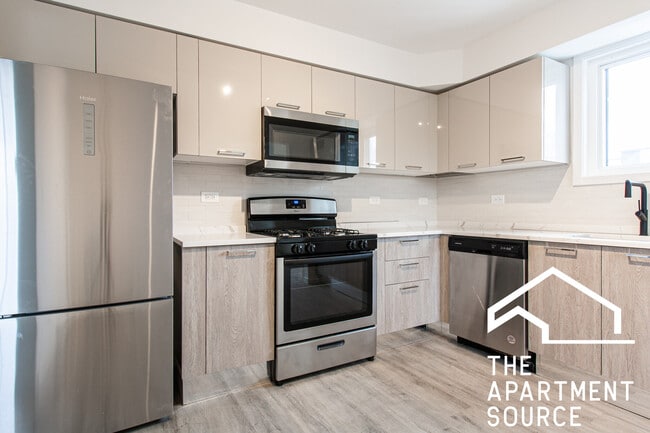 property at 7621 N Sheridan Rd