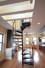 176 Hillside St in Boston, MA - Foto de edificio - Building Photo