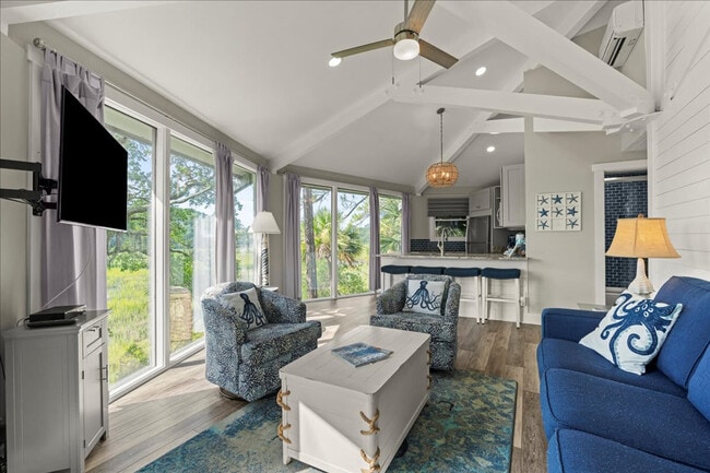 2041 Deer Island Rd in Hilton Head Island, SC - Building Photo - Building Photo