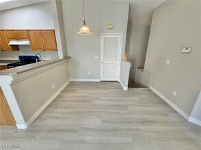 8668 Tomnitz Ave in Las Vegas, NV - Building Photo - Building Photo