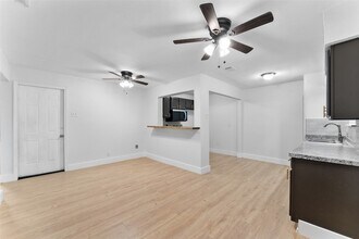 12721 Dodson St in Balch Springs, TX - Foto de edificio - Building Photo