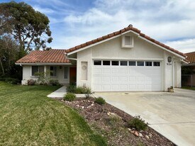 924 Torrey Pines Dr in Paso Robles, CA - Building Photo