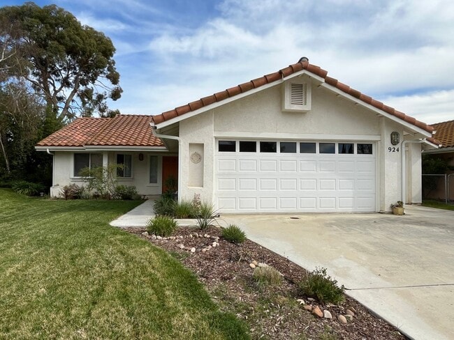 property at 924 Torrey Pines Dr