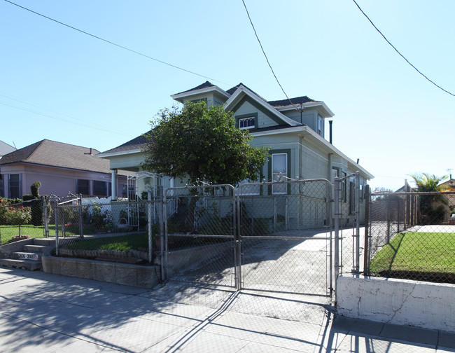 2606-2608 Darwin Ave in Los Angeles, CA - Foto de edificio - Building Photo