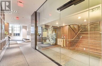 426-1426 University Ave in Toronto, ON - Building Photo - Building Photo