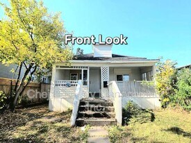 11734-11787 87 St NW in Edmonton, AB - Building Photo